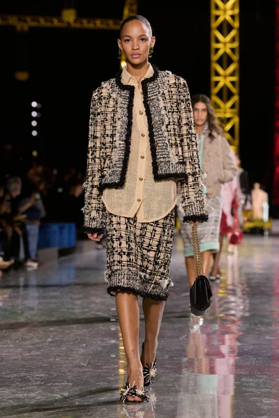 Look 25